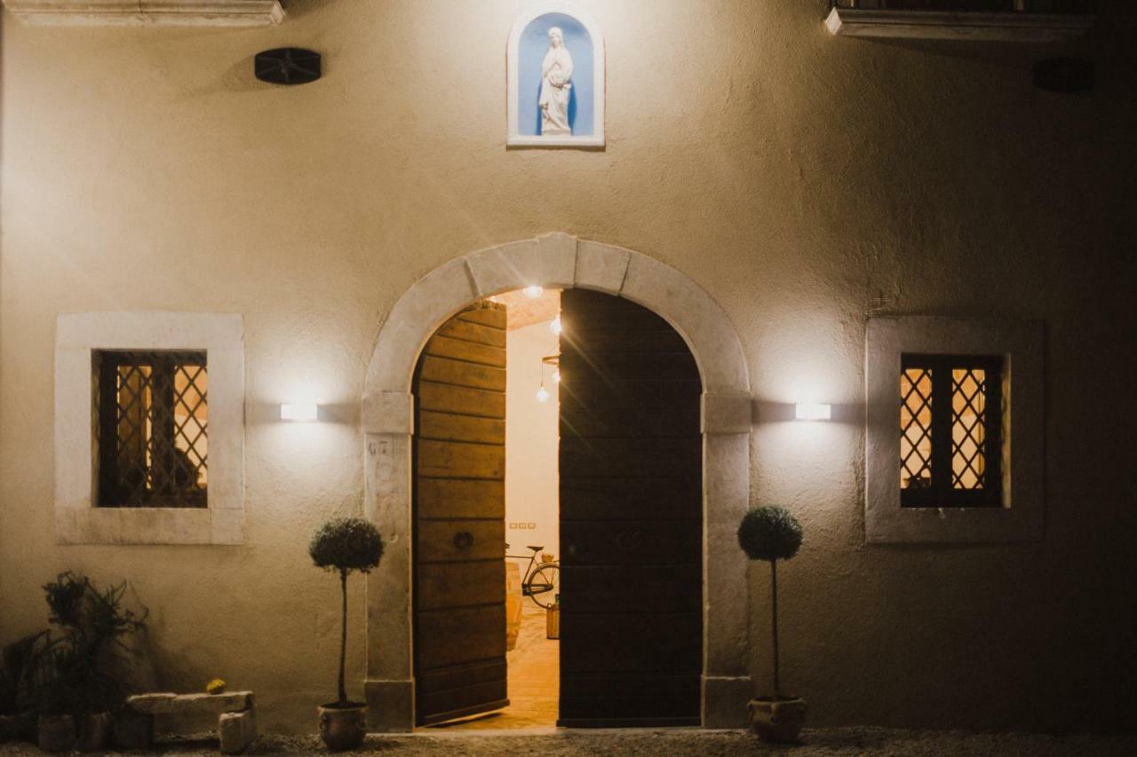 Dimora Dell'Arte Hotell Navelli Exteriör bild